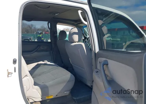 2005 Toyota Tundra Sr5 V8 z USA, uszkodzony, nr VIN 5TBDT441X5S471184